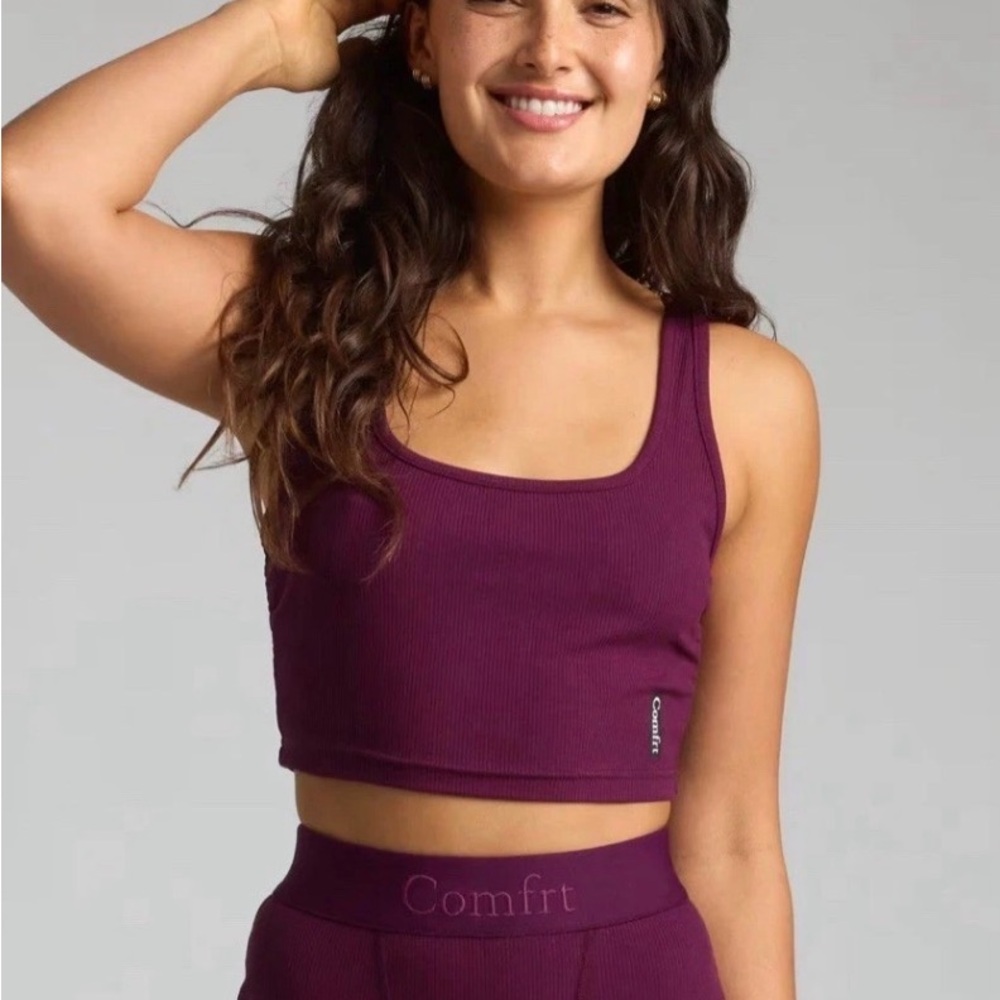 🤍COMFRT Ribbed Contour Tank  PLUM